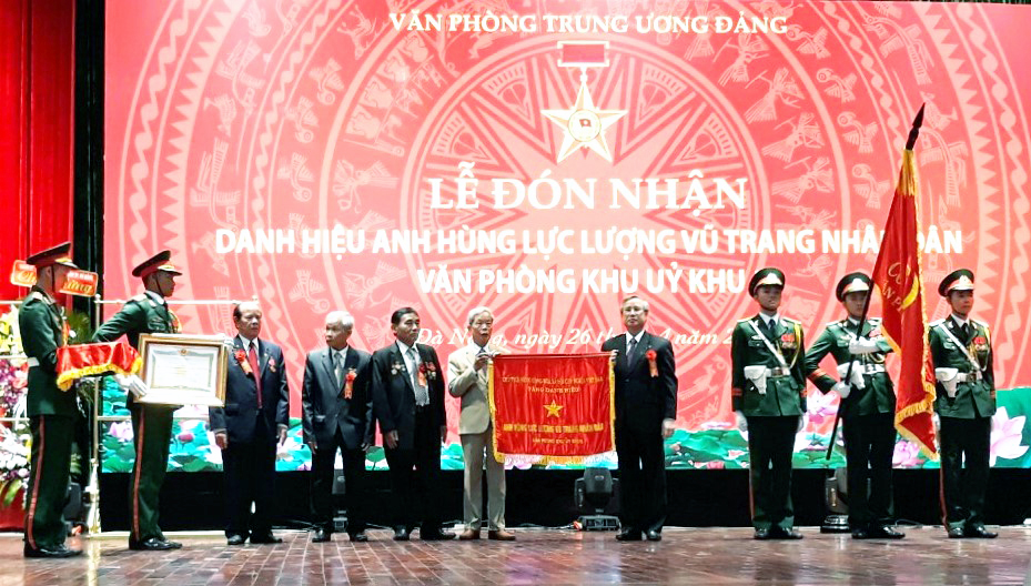 Văn phòng Khu ủy Khu 5 đón nhận danh hiệu Anh hùng Lực lượng vũ trang nhân dân